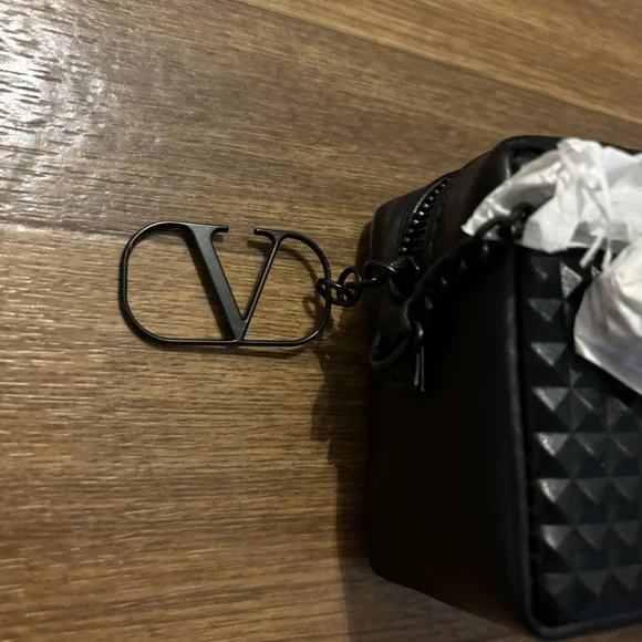 ✨NEW!✨ VALENTINO BLACK PHONE PURSE HANDLER - Picture 12 of 17